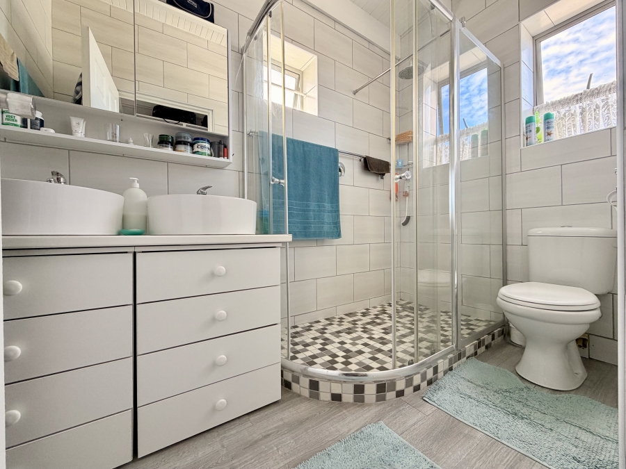 4 Bedroom Property for Sale in Onrus Western Cape